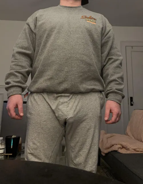 I almost never wear underwear, and it’s never more obvious then when I wear these pants😂