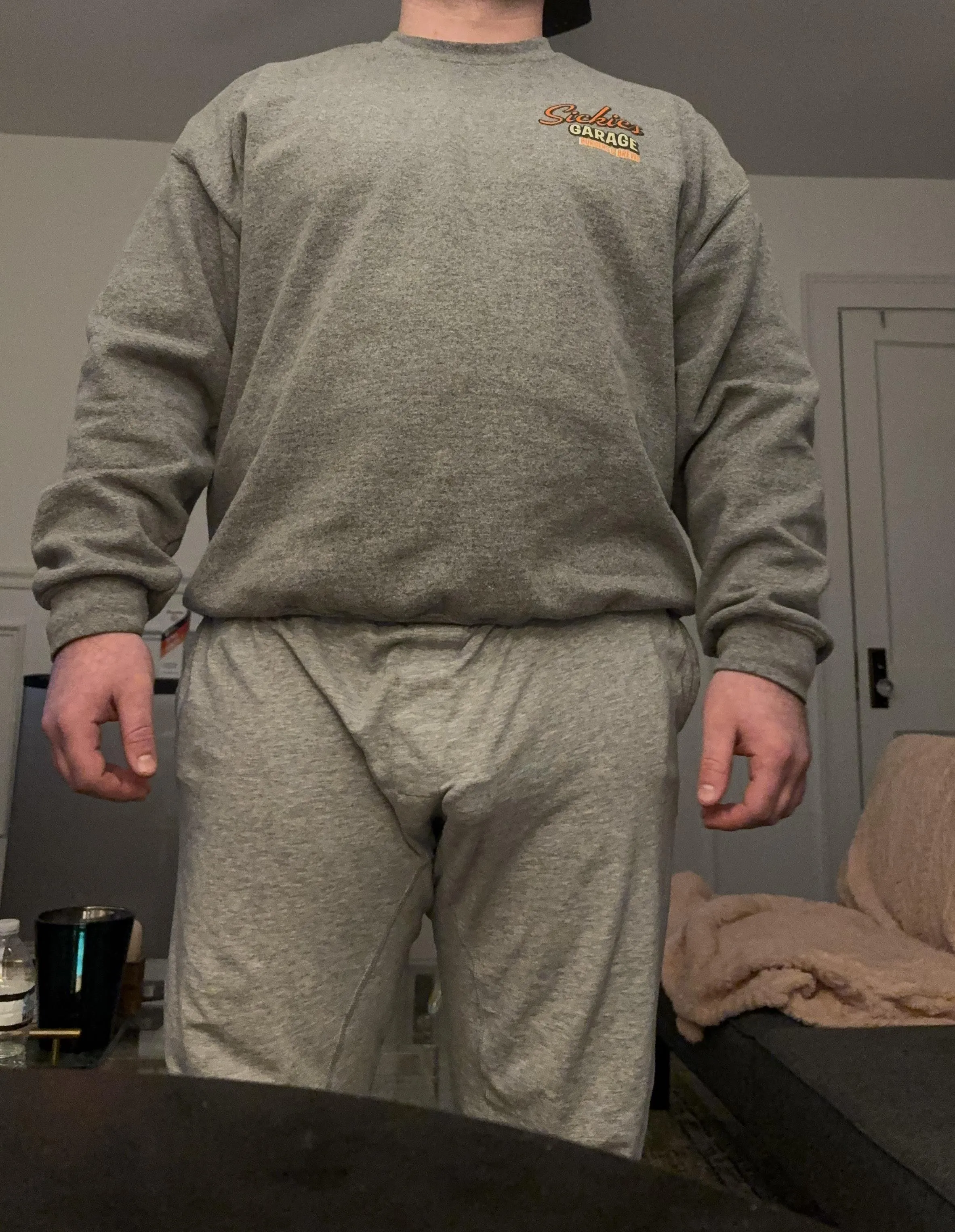 I almost never wear underwear, and it’s never more obvious then when I wear these pants😂