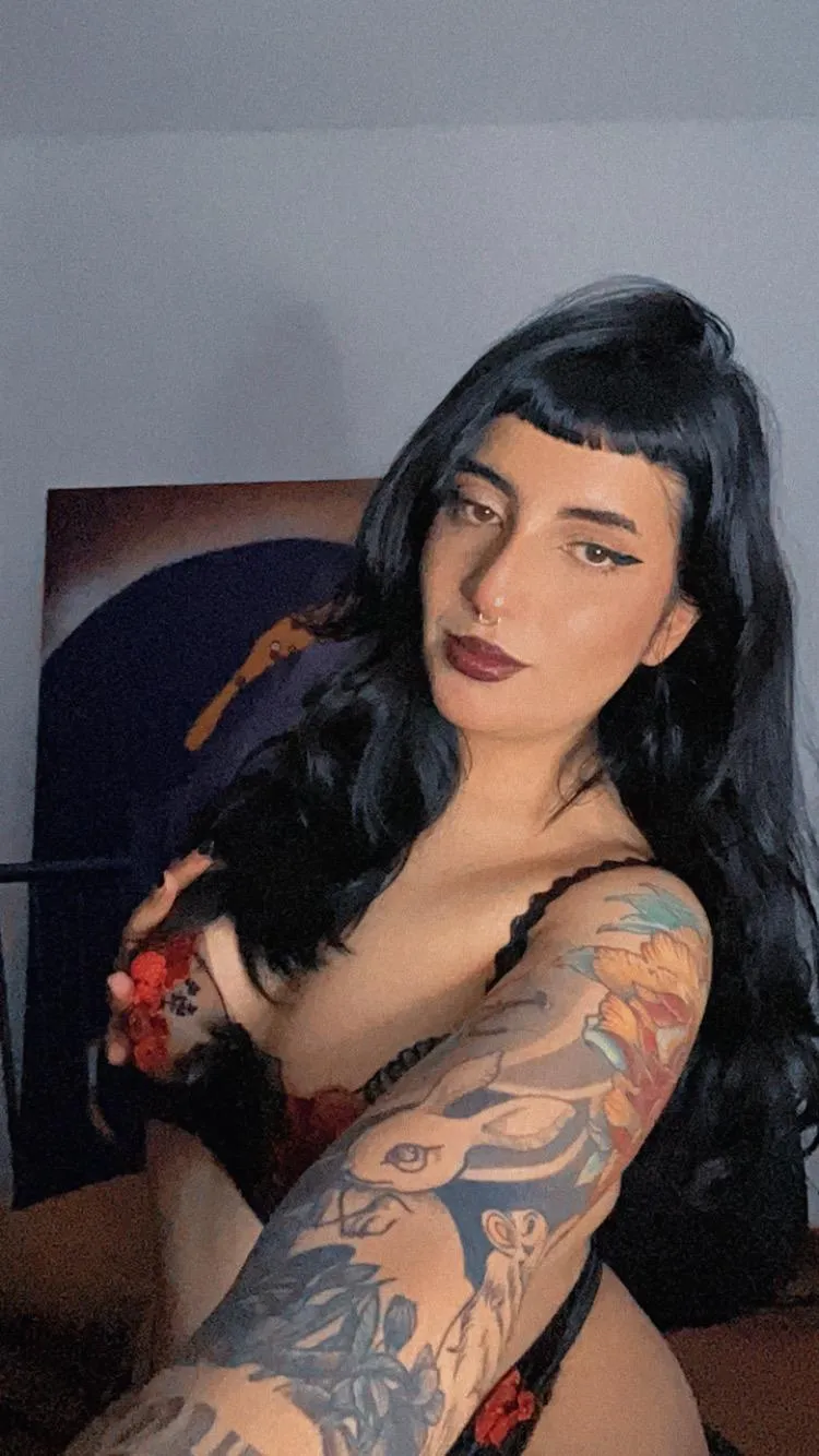 I'm back more ready than ever to satisfy all your needs and dark desires, don't be afraid to ask me anything, I'm an open-minded and fetish friendly girl [GFE] [VIDS] [SEXT] [CUSTOM] [PICS] [RATES] [DIRTY]