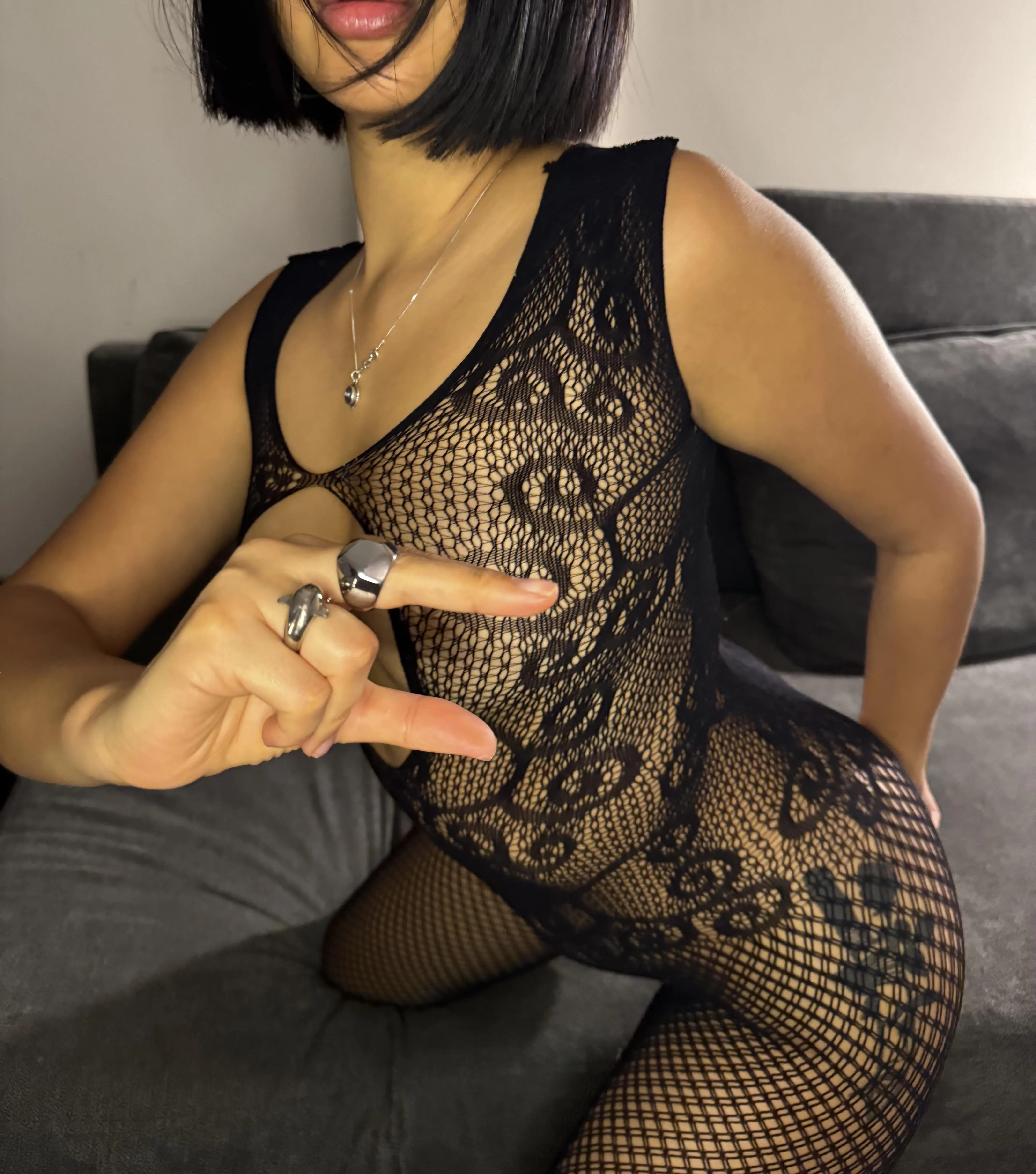 Looking for a submissive who respects a very sexy and intelligent woman