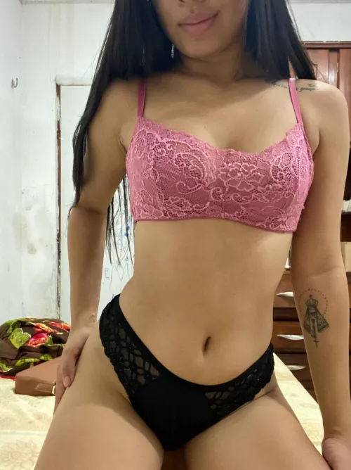 Meiga e abusadinha, precisando de pica