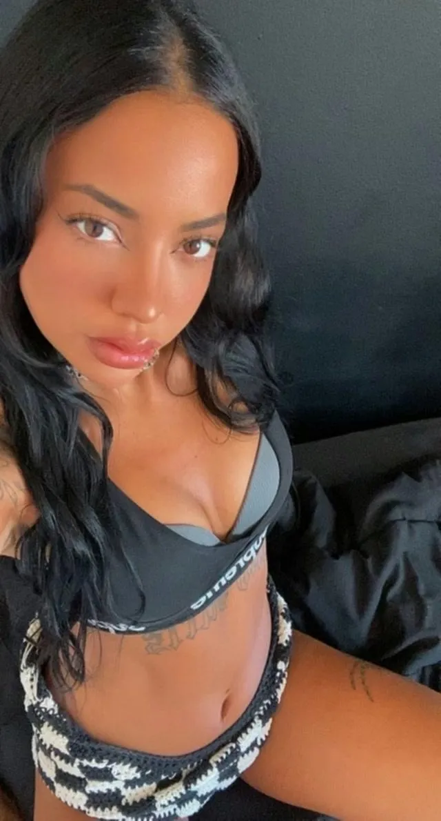 Potrei sembrare innocente ai tuoi occhi, ma posso sicuramente mostrarti il ​​mio lato selvaggio.