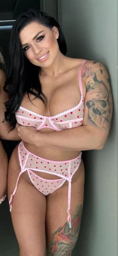 So happy she's shooting again. My favorite latina pornstar. Eva Angelina