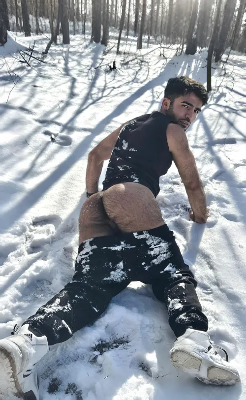 The snow ❄️ isn’t the only thing getting wet 💦… your dick 😈would look so much better buried deep in my ass 😏🍑