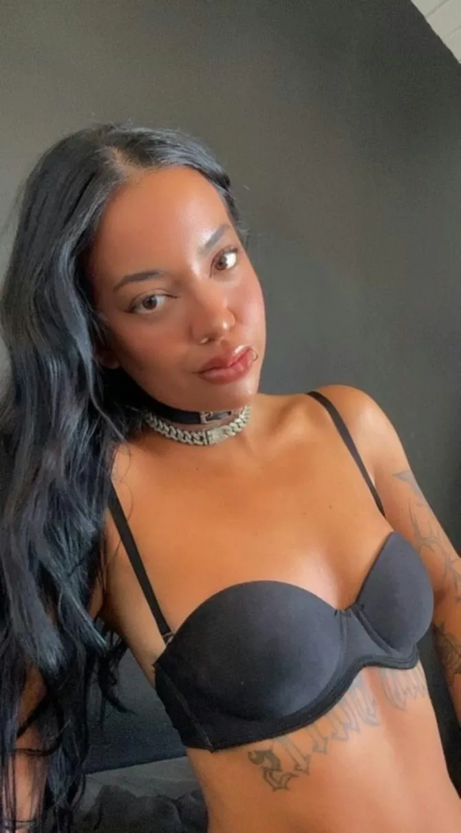 Ti ho sorpreso a fissarmi, cosa dovremmo fare adesso?