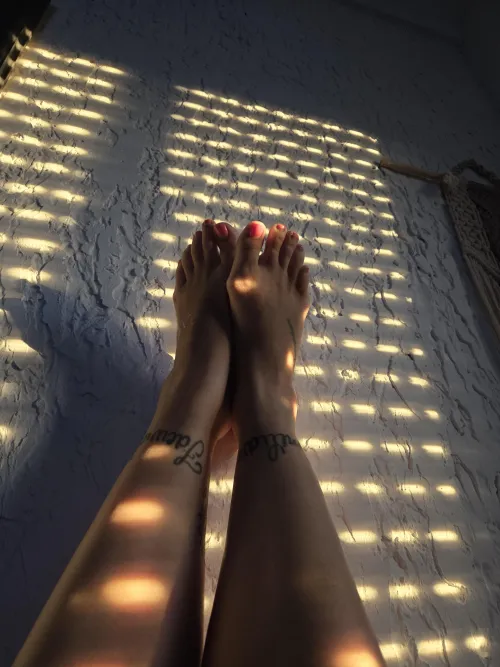 Worship every curve of my feet