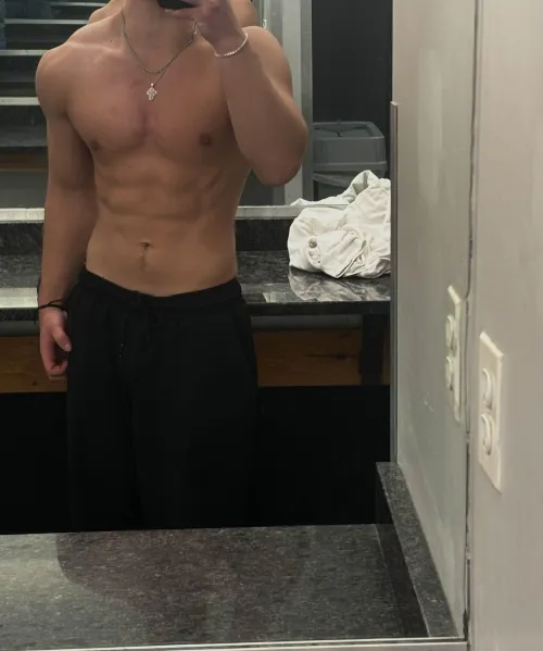 (18) Come serve your young master