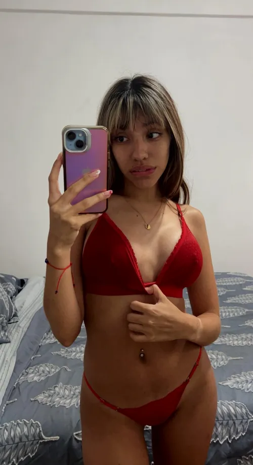 18F and love to tease you with my tight body daddy