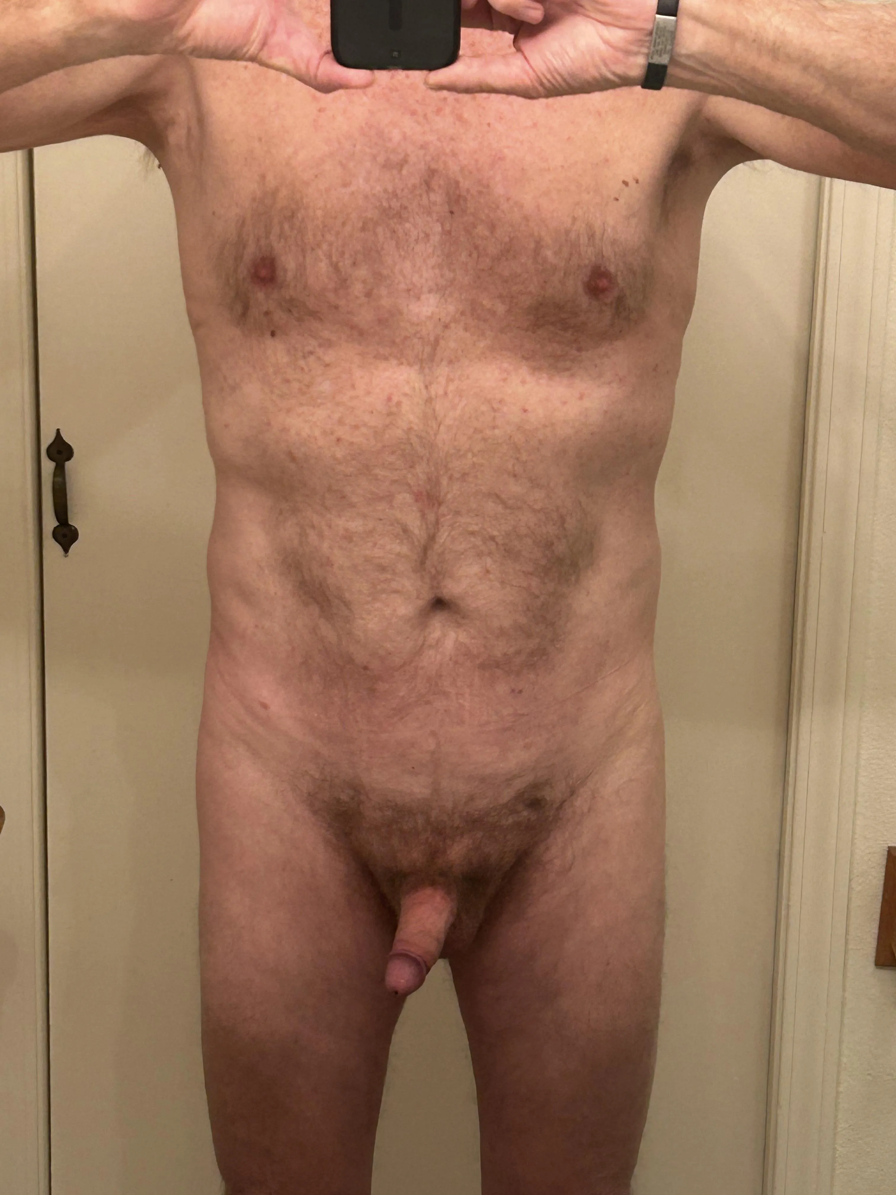 6’6” 220lbs - Anyone Like Tall Hairy Guys?