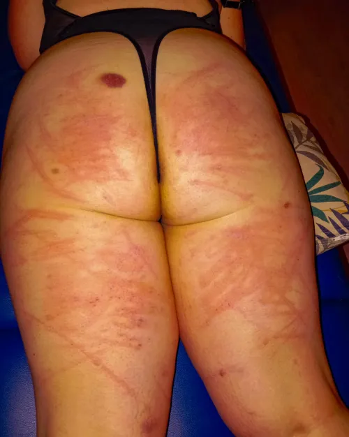 A fine mix of the single tail & the cane 💥