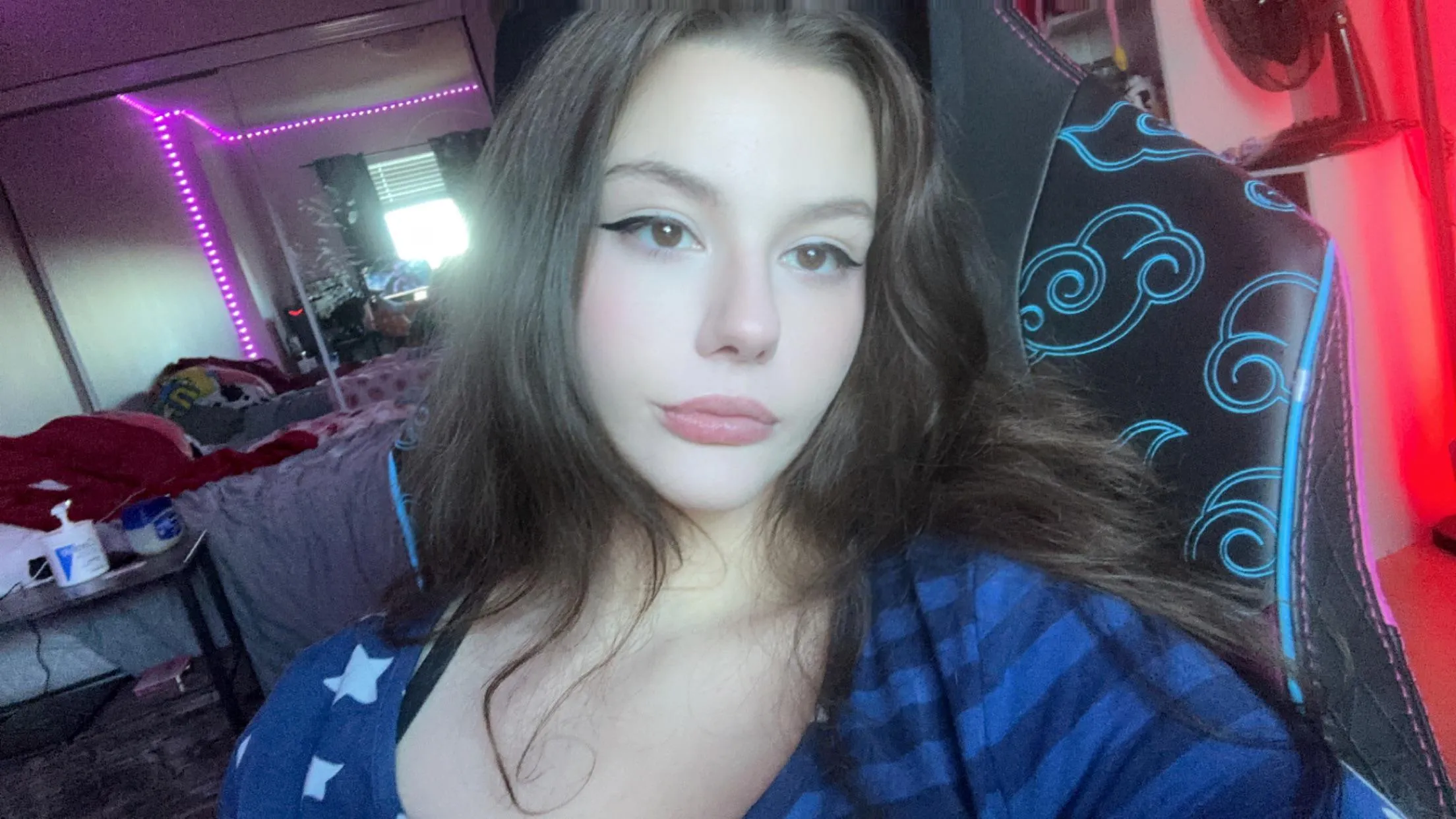 Are you a mommy‘s boy or a loser boy? 🩷😈