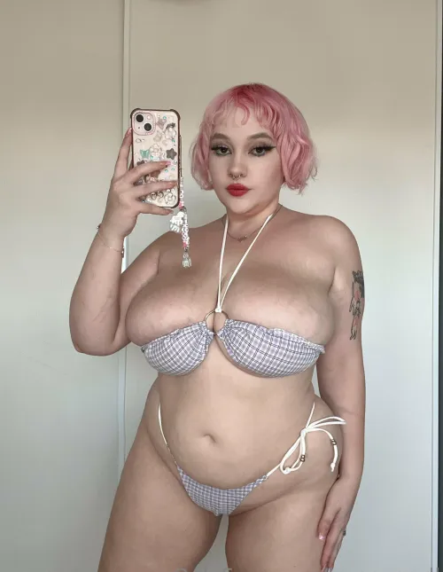 Curvy girls your type?