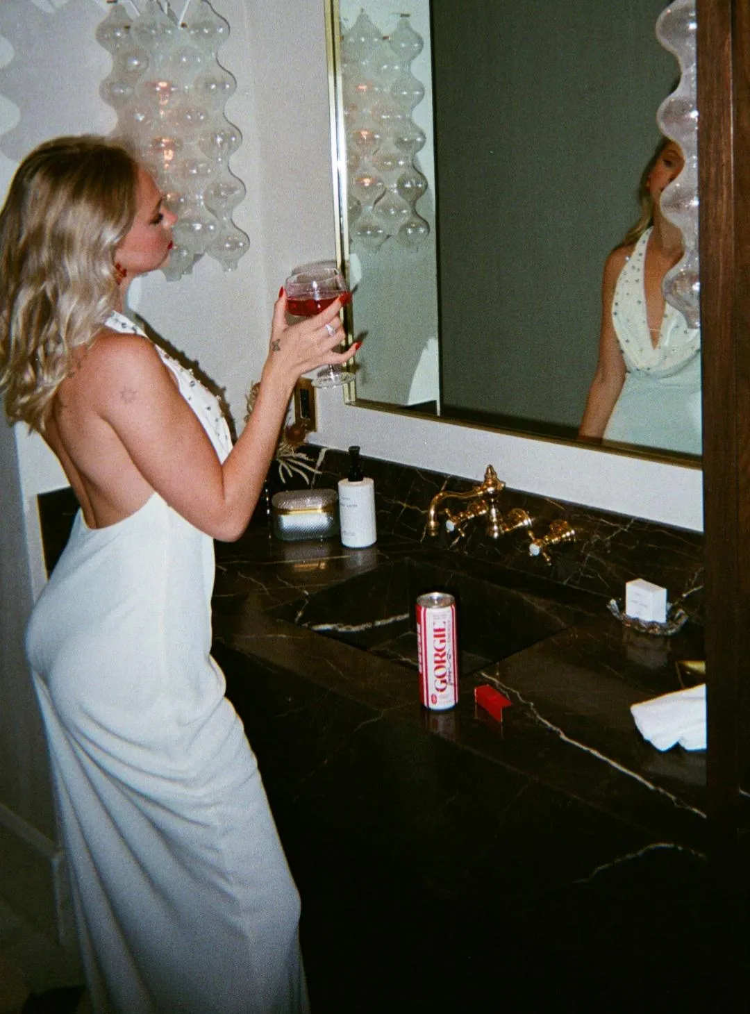 GORGIE Booty... Cheers. 🍷