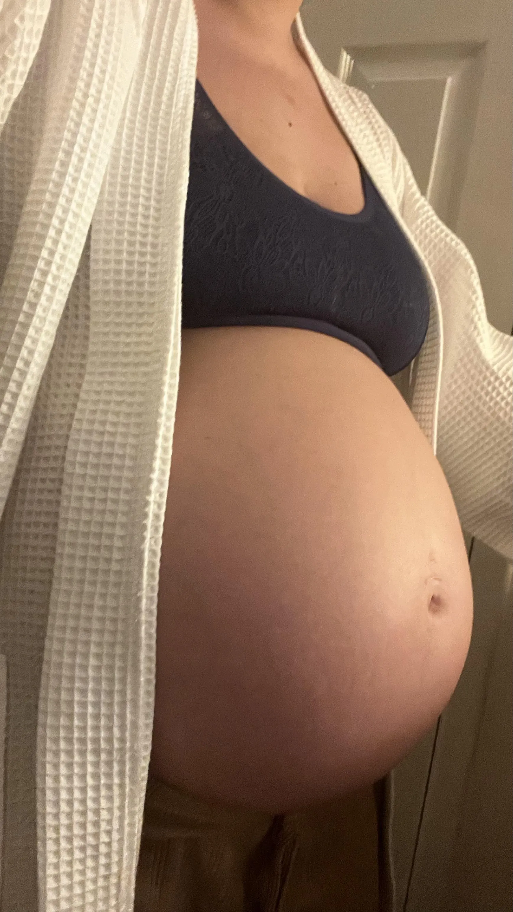 Hospital check in today at 26 weeks and I feel hugeee!