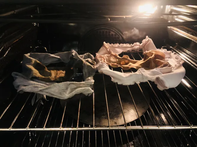 HOW I DRY MY PISSY/SHITTY PANTIES BEFORE I WEAR THEM IN PUBLIC