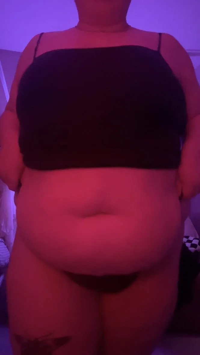 I promise my tummy is better than ANY pillow you own ☁