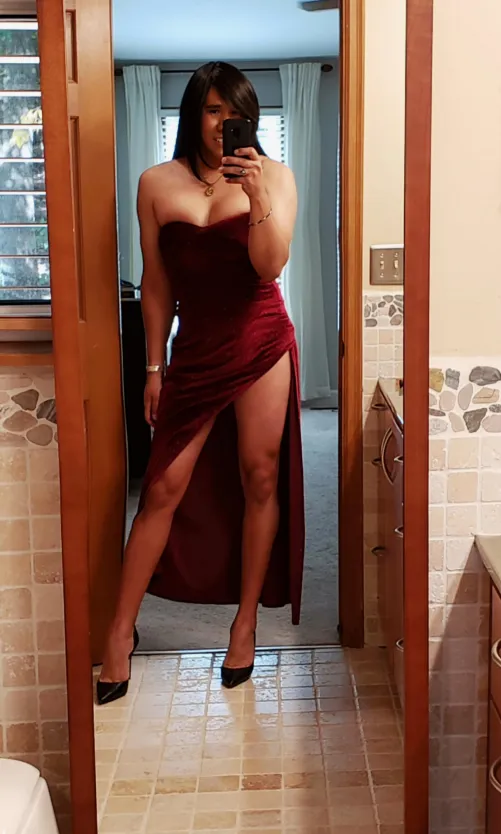 I was popping out of this dress but felt good 🍒 👸 👰‍♀ 💐 😍 👌 😅 😄
