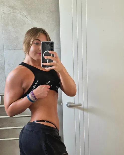 I'm beefing up 💪🏻 is that sexy or nah? 😂