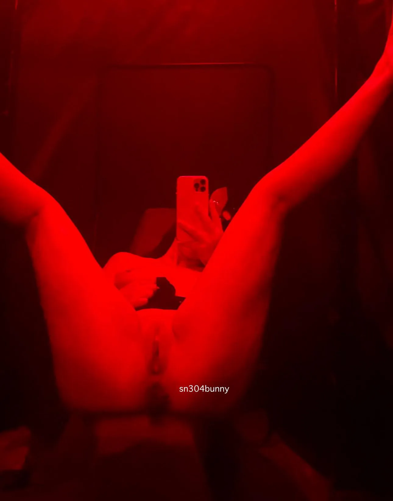 Ready and waiting for you ❤️ live camming tonight.. Who wants to watch me wrap my lips around a delicious cock? Dm for the details 💋