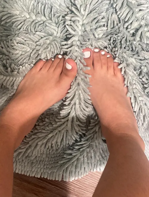 the only latina toes you’ll ever need 🤍