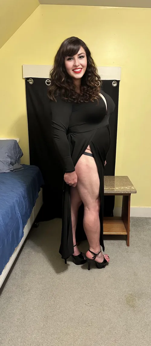 This dress makes me feel amazing 🖤