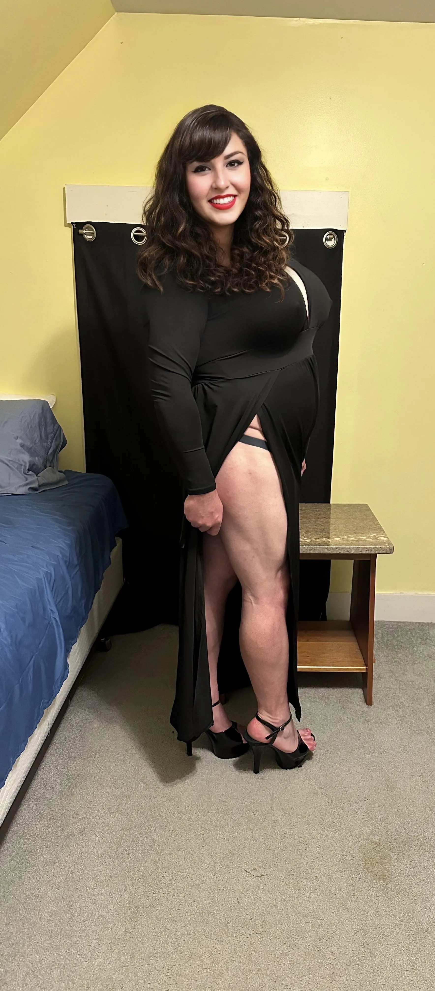 This dress makes me feel amazing 🖤