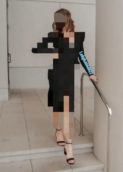 Who wants to be a good loser and worship my feet?