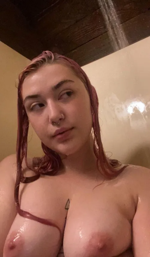 24(f4m) guess what I am looking at 😋🌚