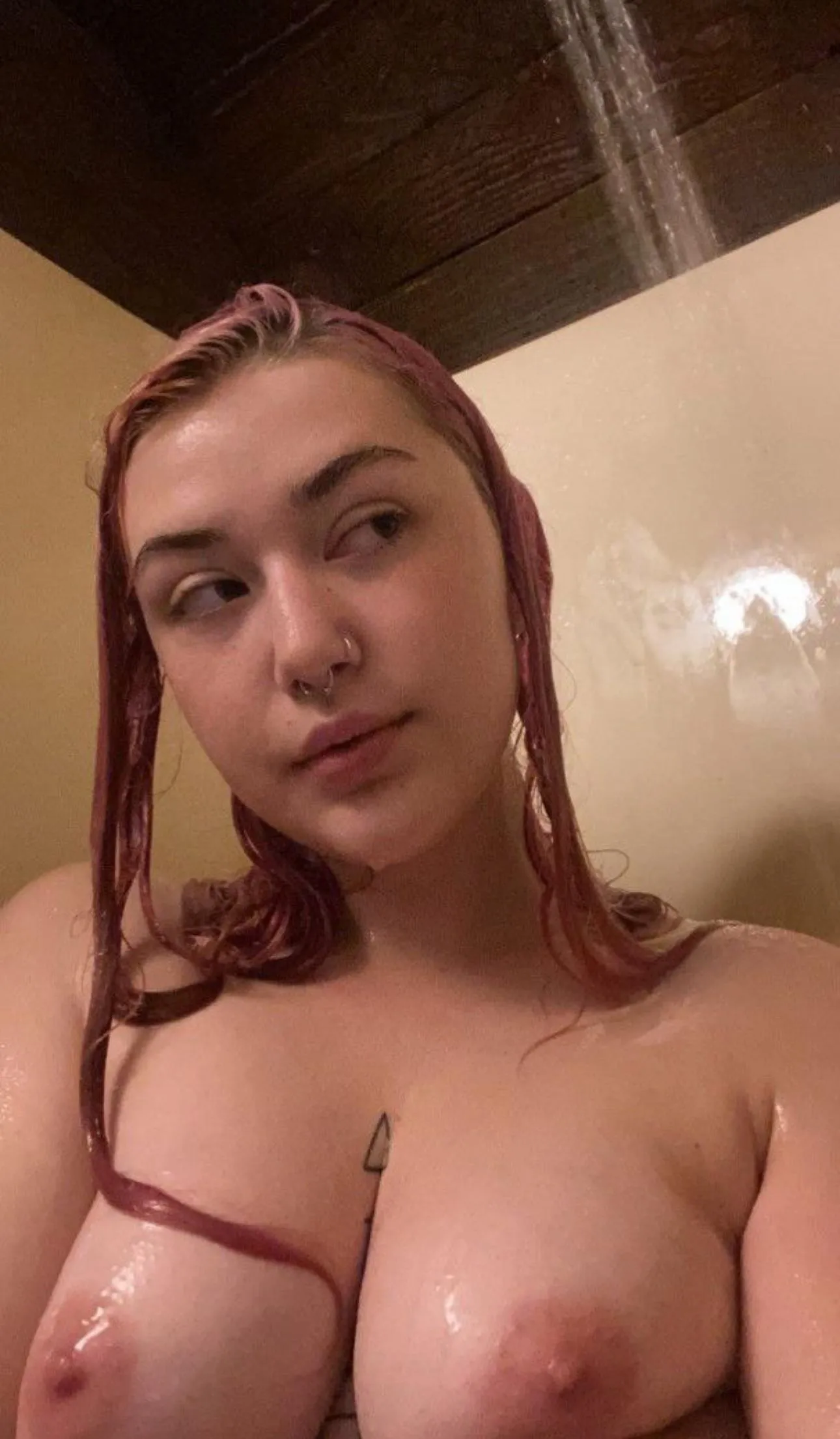 24(f4m) guess what I am looking at 😋🌚