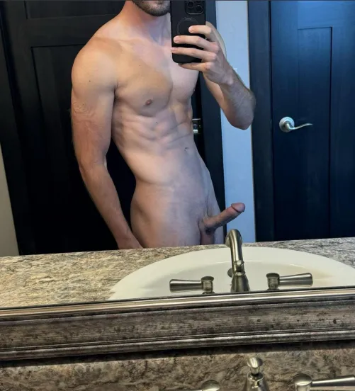 28 [M4F] Looking for hookup or FWB 920