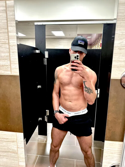 31M looking for singles/couples