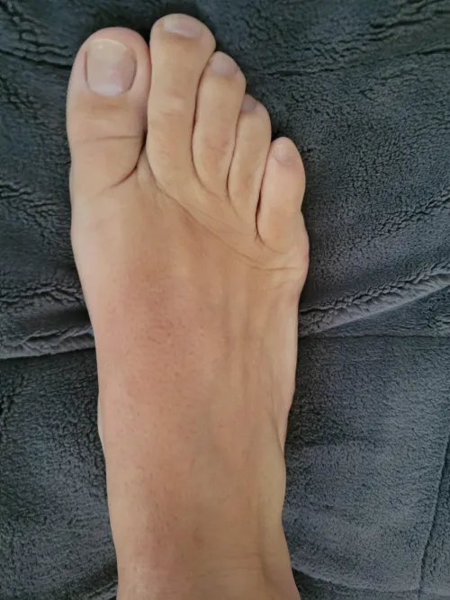 Do women have foot fetishes?