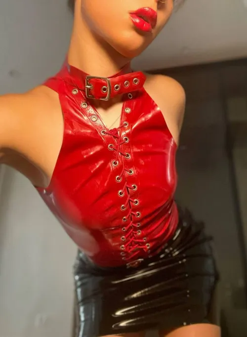 Dominant girls love latex