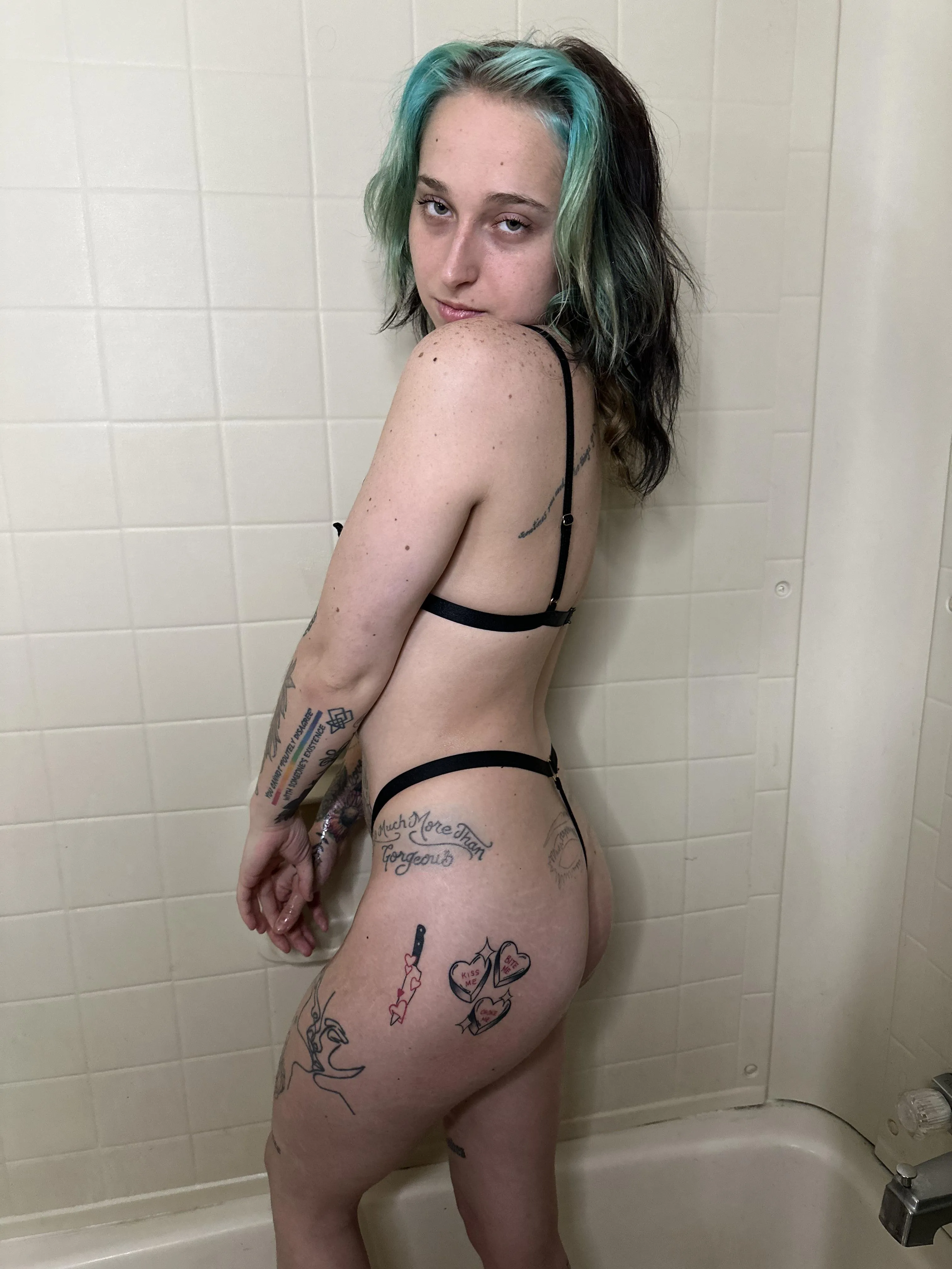 (f22) got the other side tatted 😈