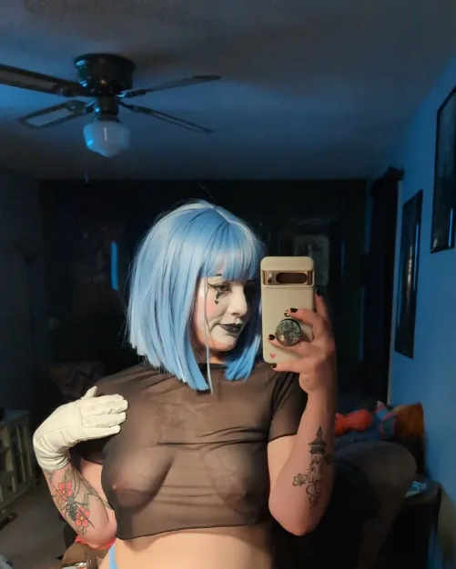 I don't think this outfit is THAT inappropriate.