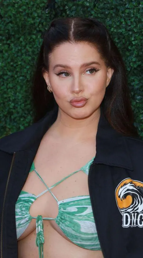 I need to feel her lips on me 🤤