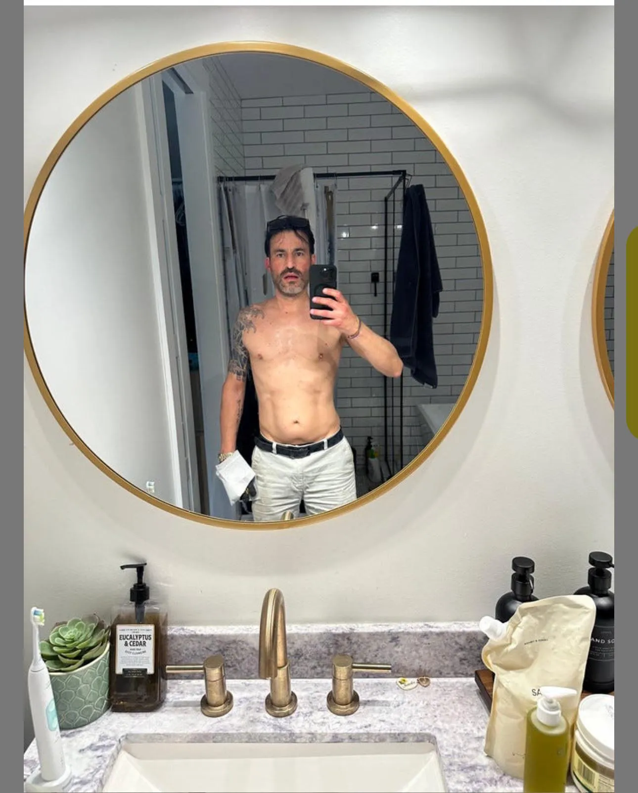 ❄️It’s snowing outside let’s make it snow inside as well I am hosting and looking for females and couples ❄️