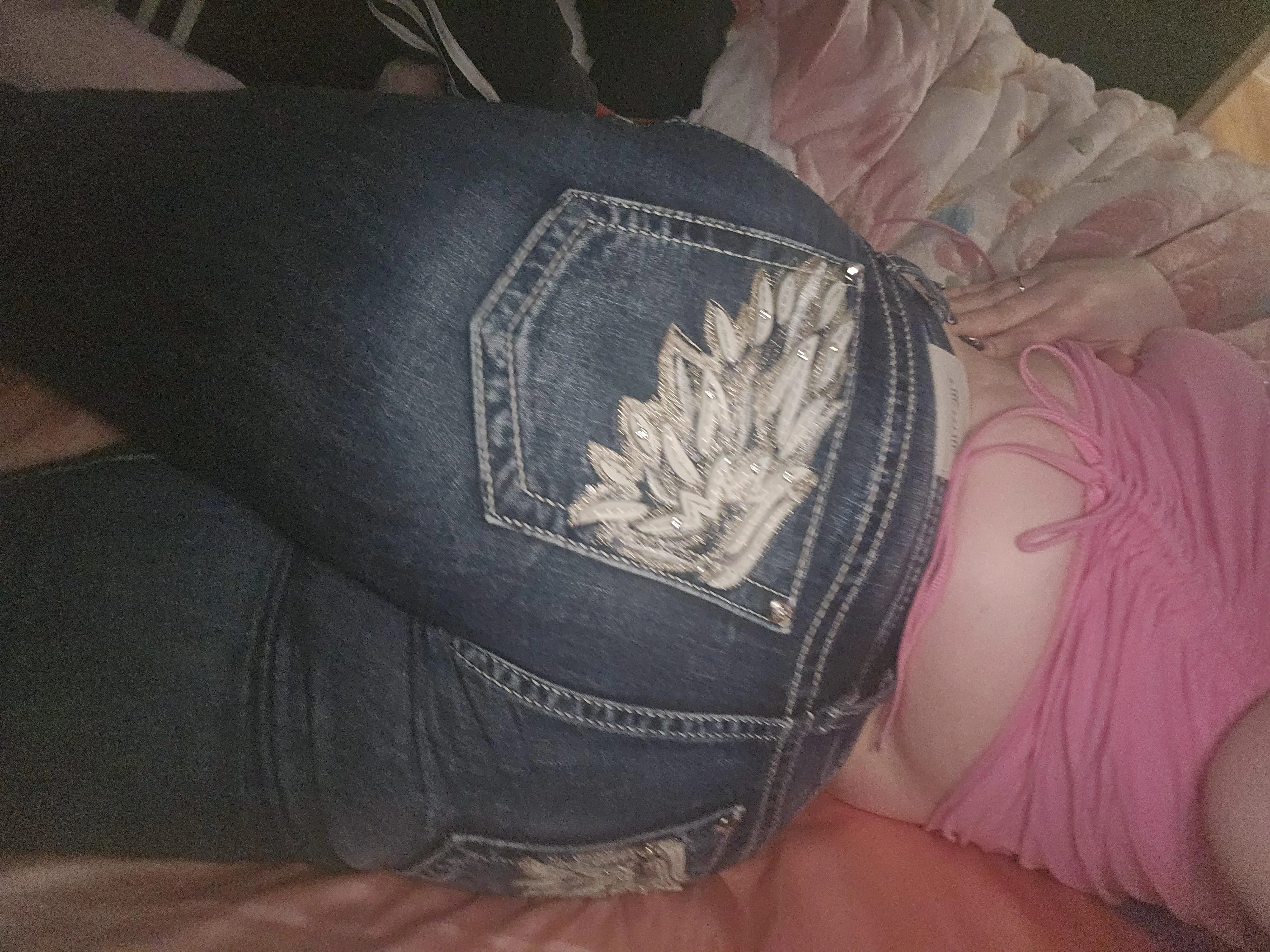 Like white girl booty in 100 dollar jeans?