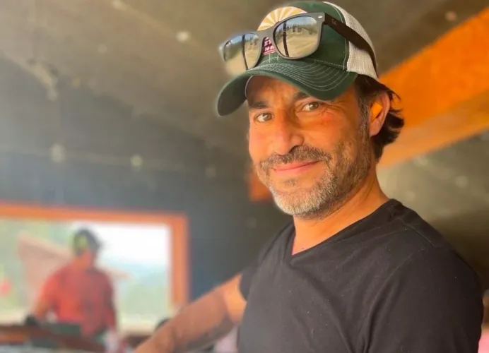 Looking to play this morning. I am hosting. PNP females and couples only