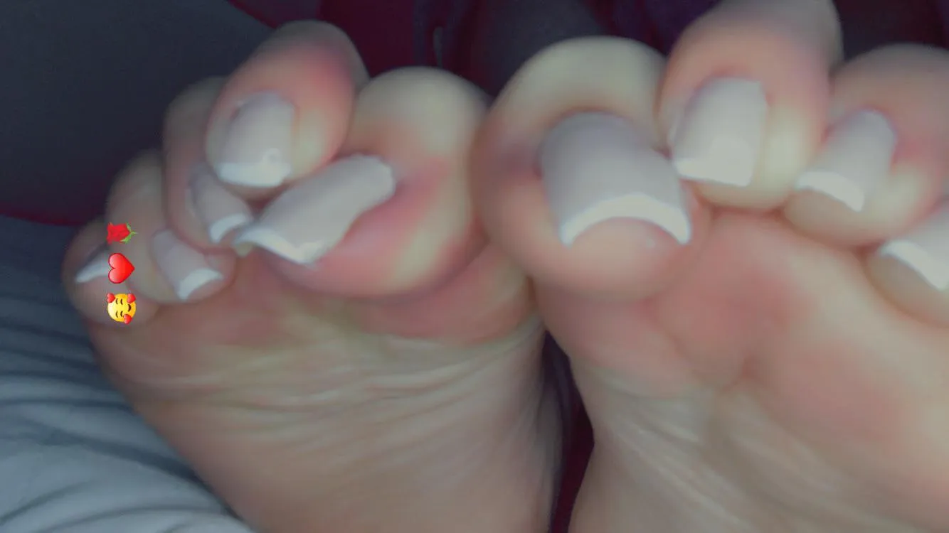 natural toenails and french tips🫶🏻