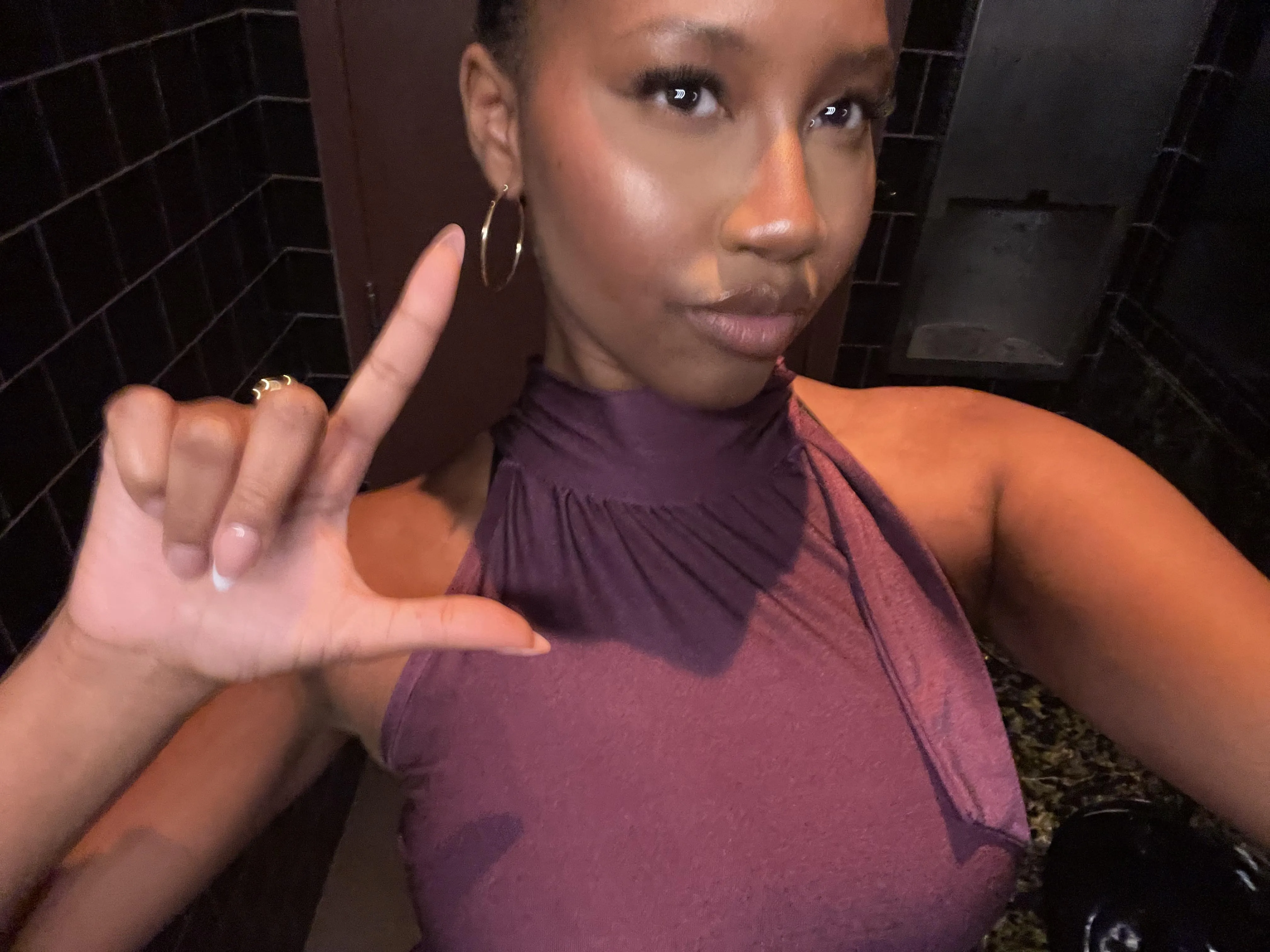 Out for drinks with my girls, go reimburse betas.