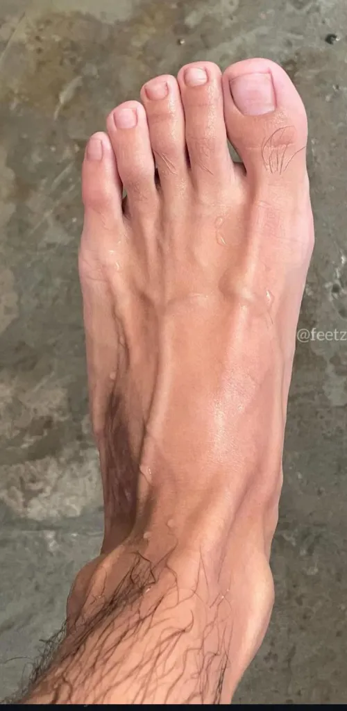 Sexy men’s feet!