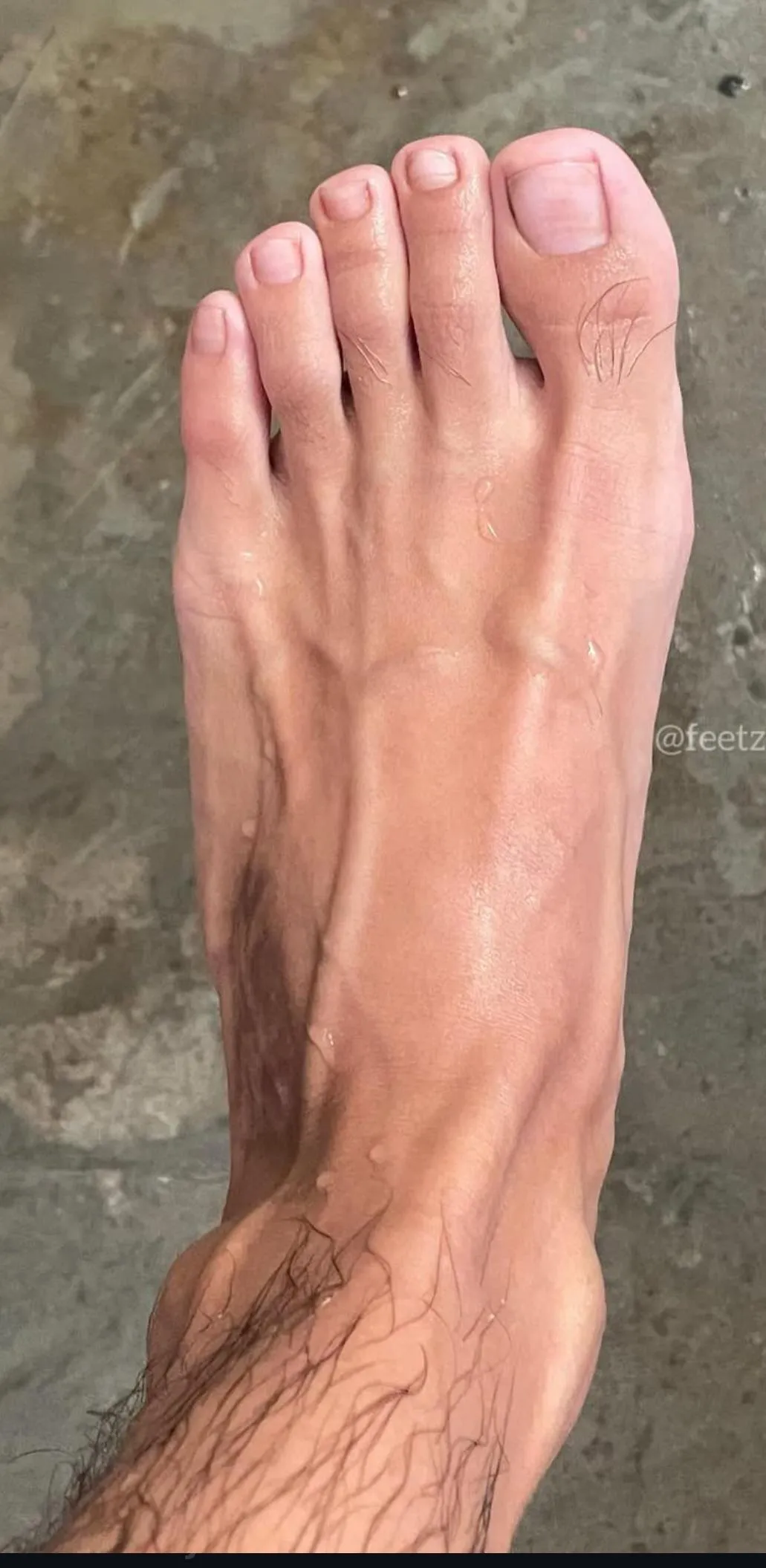 Sexy men’s feet!