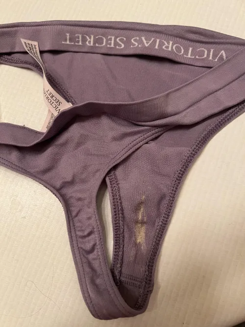 Whose favorite color is purple and cream? 