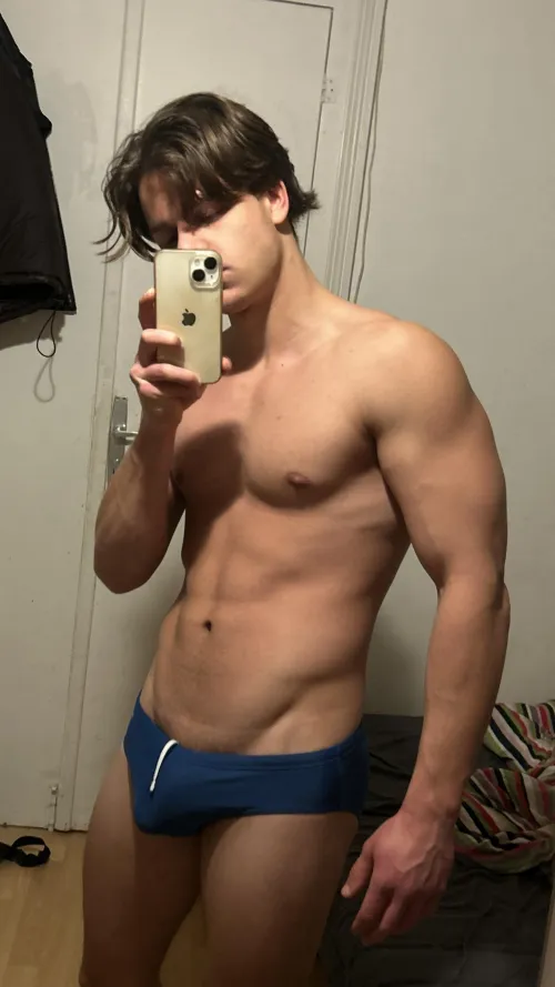 [20]Do you like me wearing speedo?