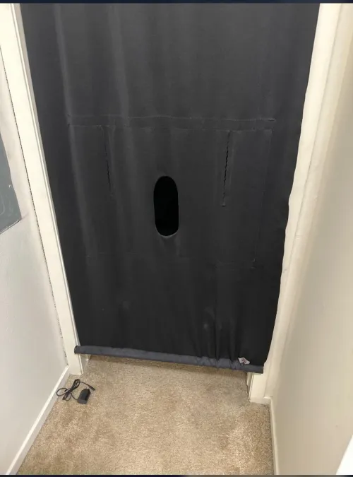 31 M4M Belleville Gloryhole. Your age and cock pic required for a response. Giving you throat only. Discreet and looking for nice cocks to swallow. Negative and ddf here. Require the same from you.