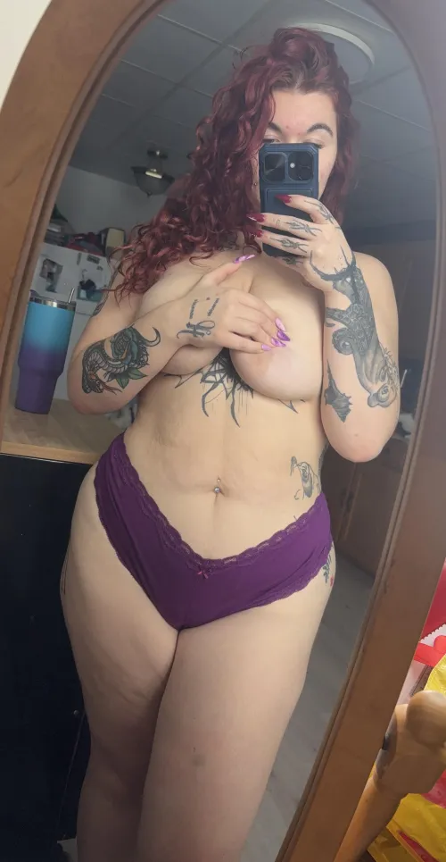 Aime tu les femmes curvy et rousse ? 😏💋