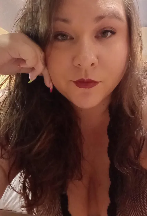 Available all day/night tomorrow so come see me 😘