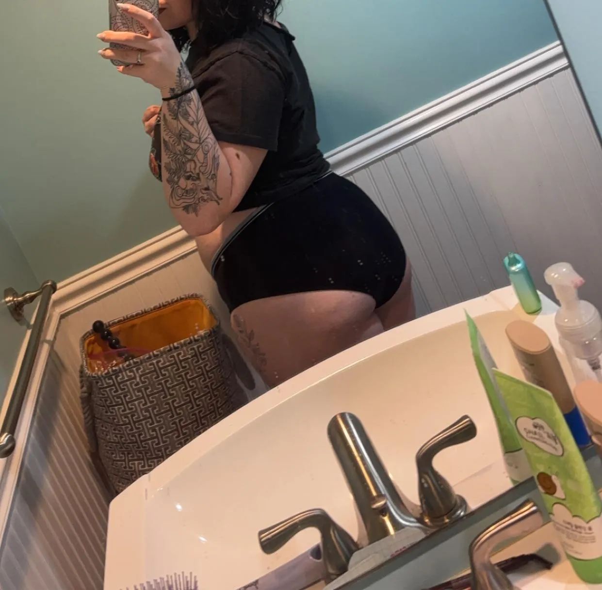 Back view beauty😌