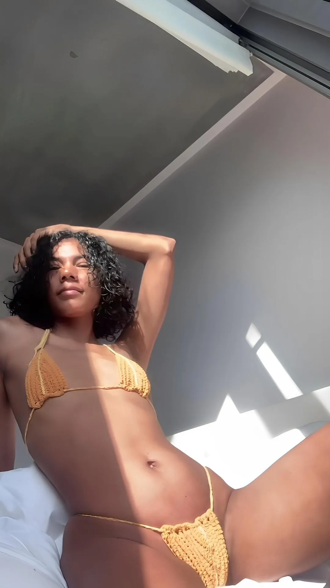 Bet you'd love to wrap your hands around this tiny waist.